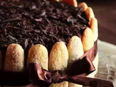 濃情夏洛特，皇室的血統(tǒng)為這款甜品染上了傳奇的色彩，高貴美味